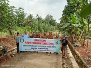 Kunjungan Kajari Pringsewu Tinjau Kegiatan Padat Karya Tunai di Pekon Sinarwaya