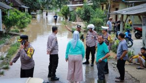 Pantau daerah Terdampak Banjir Wakapolres Pringsewu Banjir