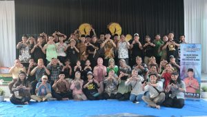 Adi Erlansyah Bersama Komunitas seni dan Budaya Paguyuban Pelestari Tosan Aji (Pataji) Kalacakra