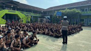 Ratusan Siswa SMK Yasmida Ambarawa Mendapatkan Pembekalan Cara Aman Berkendara dan Tertib Berlalu Lintas