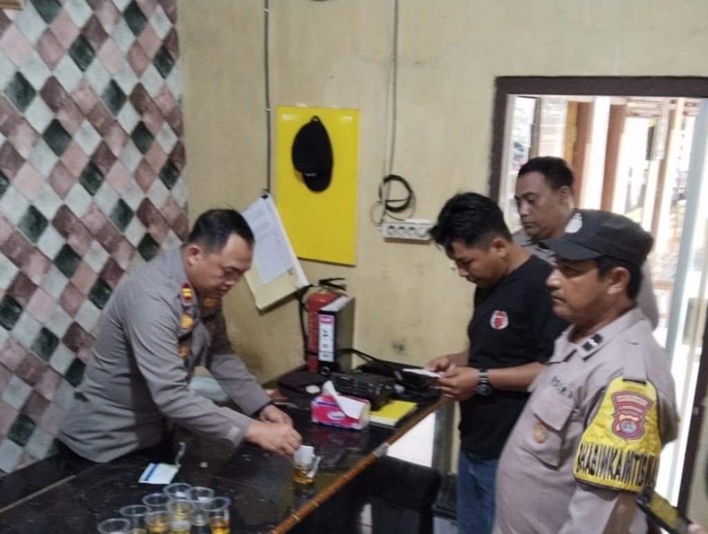 Kapolsek Rumbia Test Urine Personelnya Secara Dadakan, Antisipasi Penyalahgunaan Narkoba