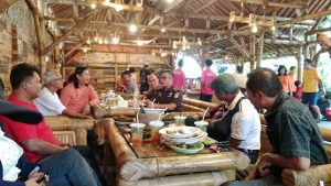 Kajari Pringsewu Ajak Insan Pers Silaturahmi di Rumah Makan Dibakule