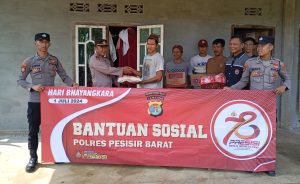 Hari Bhayangkara ke-78 Polres Pesisir Barat Berikan Paket Sembako Kepada PonPes Al fatah