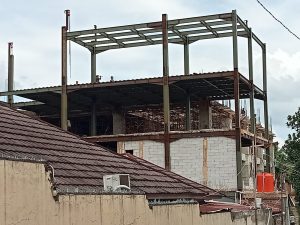 Abaikan Keselamatan Pekerja Konstruksi di RS Azahra Lampung Tengah Tidak Gunakan APD