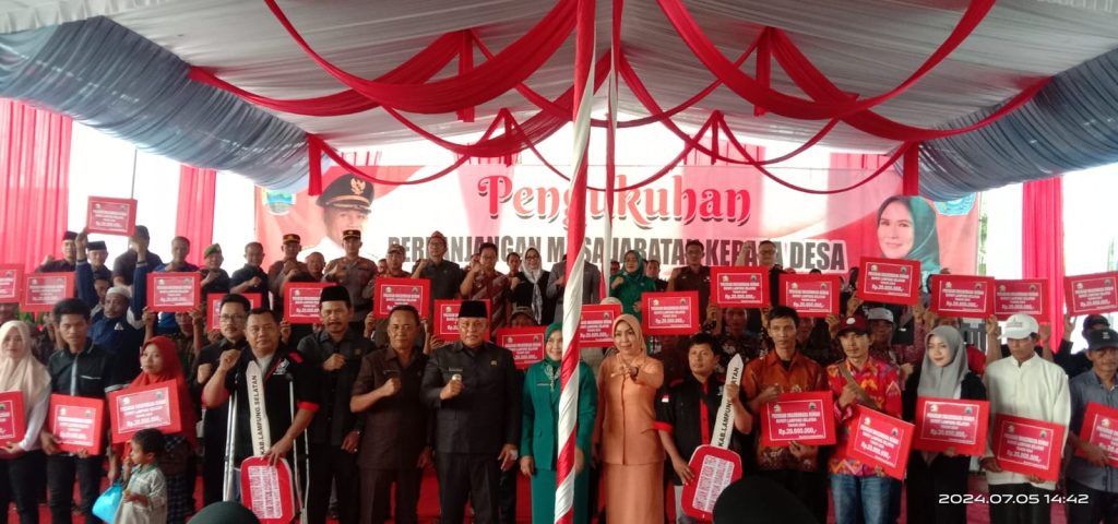 33 kepala Desa Dan Penerimaan SK Baru Diserahkan Secara Langsung Oleh Bupati Lampung Selatan