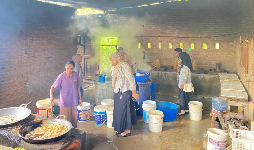 Mahasiswa KKN UMPRI tahun 2024 Mengadakan Observasi Pelaku UMKM