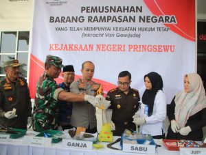 Pemusnahan Barang Bukti di Kejaksaan Negeri Pringsewu