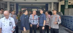 Kunjungan kerja Ombudsman RI, Dikawal anggota polres pesisir barat