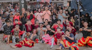Bakal Calon Bupati Pringsewu Adi Erlansyah dan Ibu Nana Hadiri Pagelaran Kuda Kepang di Bulokarto, Disambut Meriah Oleh Warga