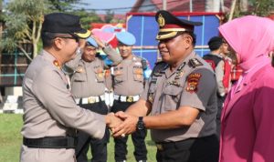AKBP RYKY WIDYA MUHARAM,S.H.,S.I.K Pimpin upacara kenaikan pangkat 16 personelnya di lapangan Mako Polres Lampung Barat.