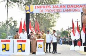 Presiden Joko Widodo, Dalam Kunjungan Kerjanya Ke Kabupaten Lampung Utara Meresmikan Pelaksanaan Instruksi Presiden Jalan Daerah (IJD)