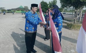 Pemkab Pringsewu Canangkan Gerakan Pembagian 10 Juta Bendera Merah Putih