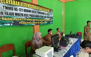 Satgas TMMD Kodim 0424/TGM, Gandeng Dinas Kependudukan dan Catatan Sipil, Pelayanan Administrasi Kependudukan GratisÂ