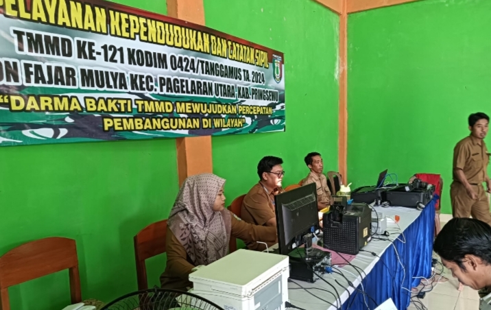 Satgas TMMD Kodim 0424/TGM, Gandeng Dinas Kependudukan dan Catatan Sipil, Pelayanan Administrasi Kependudukan Gratis 