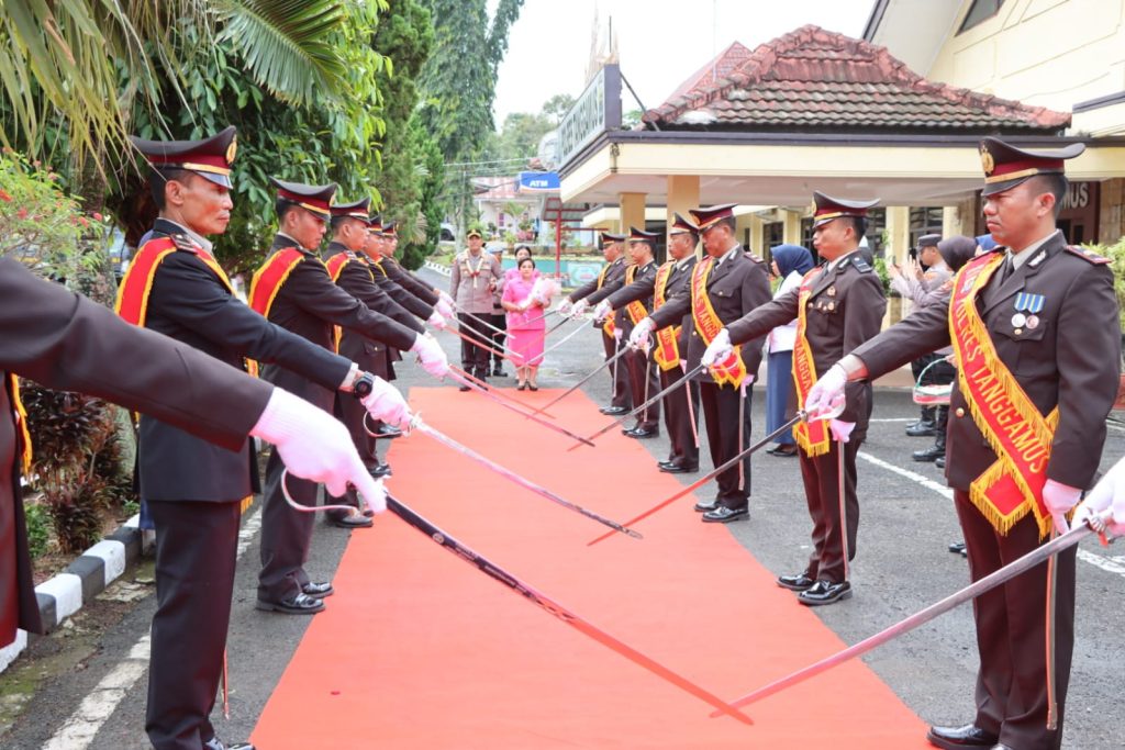 Penuh Haru, Pelepasan AKBP Rinaldo Aser dari Polres Tanggamus
