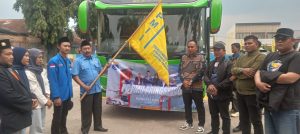 Ketua Ikatan Alumni PMII (IKA PMII), H. Sulaiman, S.Ag.,MH.,MHÂ melepas rombongan PC PMII Pringsewu Kongres Ke-XXI di Palembang