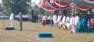 Rayakan Kemerdekaan RI, Ratusan Warga Kecamatan Ngambur Mendatangi Lapangan Kantor Camat Setempat