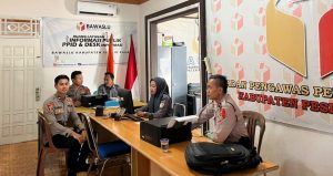 Polres Pesibar Amankan Kantor Bawaslu Dalam Rangka Operasi Mantap Praja Krakatau untuk Pengamanan Jelang Pilkada TH 2024