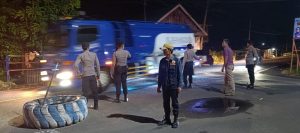 Cegah gangguan Kamtibmas malam libur Pleton siaga regu 1 Polres Pesibar lakukan patroli di malam hari