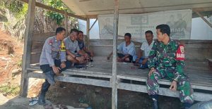 Jelang Pilkada 2024, Bhabinkamtibmas Polsek Pesisir Utara Himbau Warga Jaga Persatuan Meski Beda Pilihan