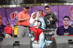 Pj. Bupati  Drs. Nukman M.M Tanpak Penuh Haru, Tutup Acara Pesta Rakyat Lampung Barat Sangat Meriah