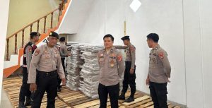 Jelang Pilkada 2024, Polres Pesisir Barat Laksanakan Pengamanan di Gudang Logistik KPUD Pesisir Barat