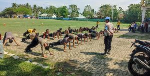 Polres Pesisir Barat Gelar Tes Jasmani Berkala dan Beladiri Polri Semester 2 TA 2024