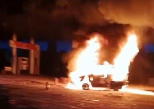 Diduga Mobil Modifikasi Ngecor BBM Jenis Pertalite Di SPBU Bukit Kemuning Meledak