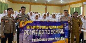 Police Go To School Sat Lantas Polres Pesisir Barat Sosialisasi Safety Riding Di SMKN 1 Krui