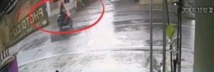 Diduga Pelaku Pencurian Motor Membawa Satu Motor Beat Saat Motor Di Parkirkan Di Depan Toko Riko Fashion Gang Bogor