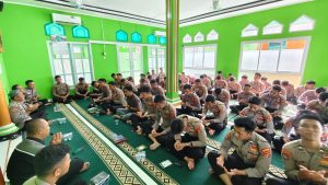 Laksanakan Binrohtal Untuk Menciptakan Karakter Anggota Polres Pesisir Barat Yang Lebih Humanis