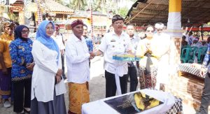 Bupati Agus Istiqlal Hadiri Upacara Pujawali Piodalan Pura Khayangan Tunggal Adat Marang