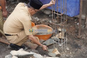 Bupati Agus Istiqlal Hadiri Peletakan Batu Pertama Pembangunan masjid Al-Hikmah Pekon Kebuayan