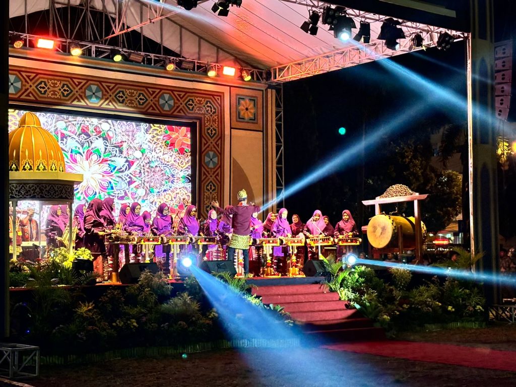 Musik Tradisional Gamolan Pekhing TP PKK Lambar Warnai Pembukaan MTQ Ke-51 Provinsi Lampung.