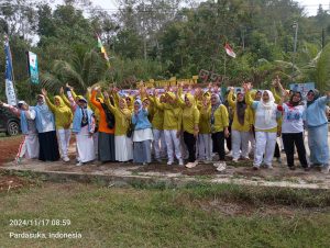 Senam Pagi di Bukit Salak, Ibu Ayu Ajak Masyarakat Padasuka Hidup Sehat dan Berpartisipasi dalam Pilkada