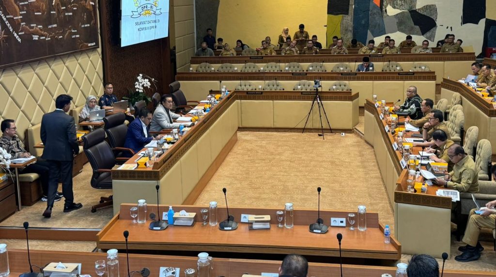 Jelang Pilkada Serentak 2024, Pj. Bupati Nukman Hadiri RDP bersama Komisi II DPR RI.