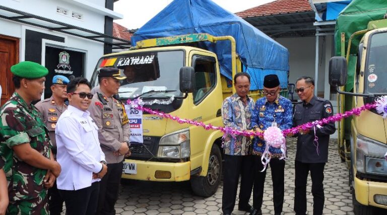Wakapolres dan KPU Way Kanan Lepas Pendistribusian Logistik Pilkada 2024 di 11 Kecamatan.