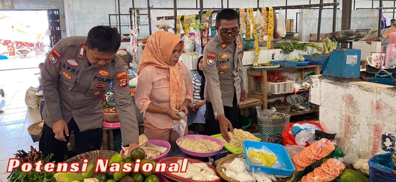 Polres Pesisir Barat Melalui Sat Binmas Memastikan Ketersediaan Sembako Di Pesisir Barat