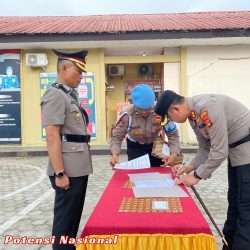 Kapolres Pesisir Barat Pimpin Upacara Serah Terima Jabatan Kabag Ops dan Kapolsek
