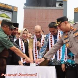 Kapolres Tanggamus Hadiri Peresmian Taman Soekarno di Kota Agung