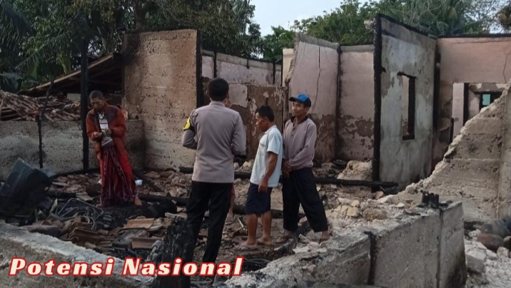 Polsek Pesisir Utara Bergerak Cepat Bantu Korban Kebakaran di Pekon Rata Agung