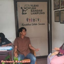 Keluarga Salah Satu Tersangka Minta Keadilan Atas Kejadian Suaminya Ditangkap Polsek Pagelaran.
