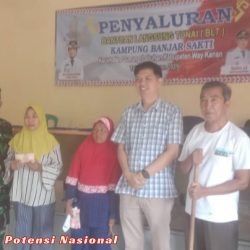 Kepala Kampung Banjar Sakti Salurkan BLT-DD Tahap Pertama 2025