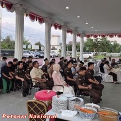 Kejari Pringsewu Gelar Buka Puasa Bersama Insan PERS dan Pedagang
