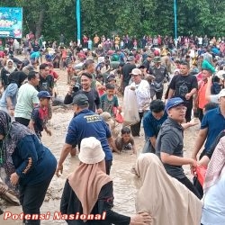 Ratusan Peserta Masyarakat Pringsewu Ikuti Lomba Tangkap Lele
