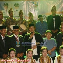 Bupati-Wakil Bupati Pesibar Hadiri Malam Kedua Pentas Seni Budaya Di labuhan Jukung