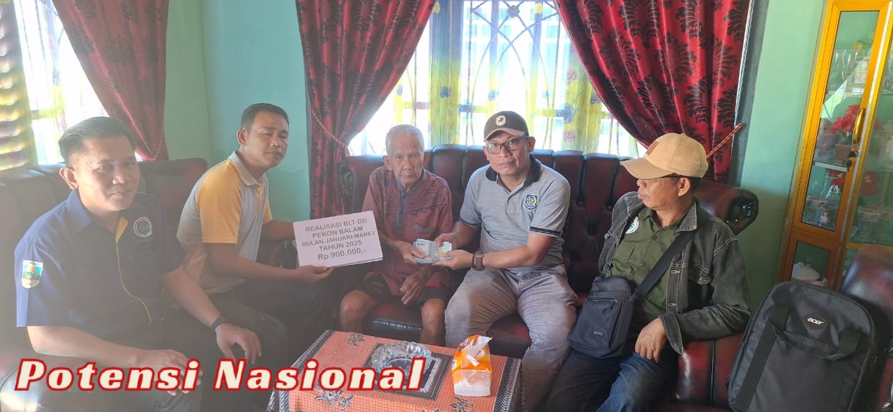 Peratin Pekon Balam Salurkan BLT Dana Desa Tahap I Secara Door to Door