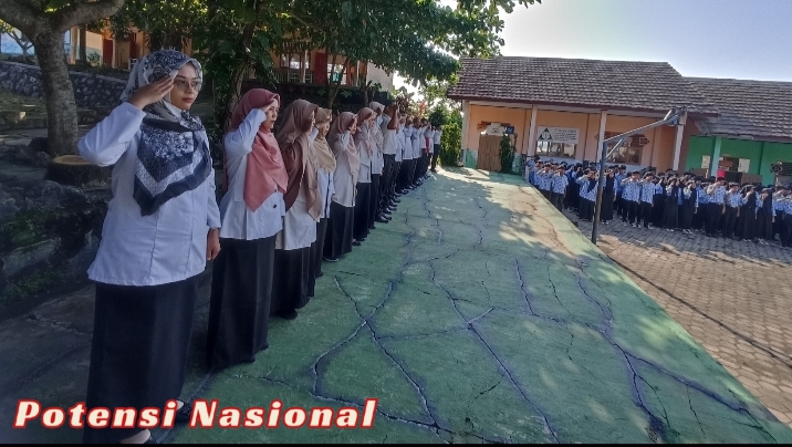 SMPN 2 Pardasuka Gelar Upacara Penuh Keakraban Pasca Libur