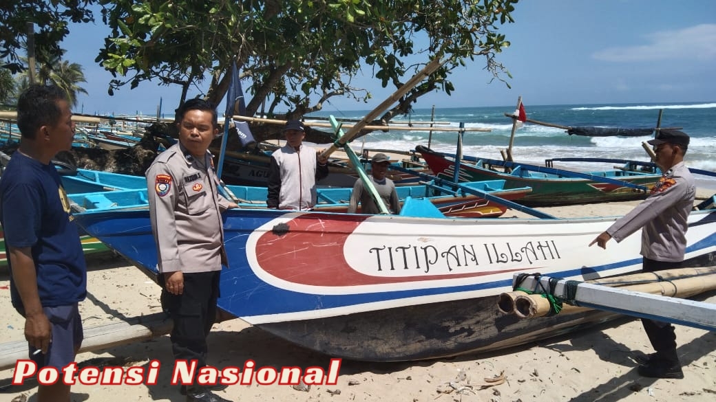 Nelayan Hilang Dihantam Ombak di Perairan Labuhan Agung, Pesisir Selatan