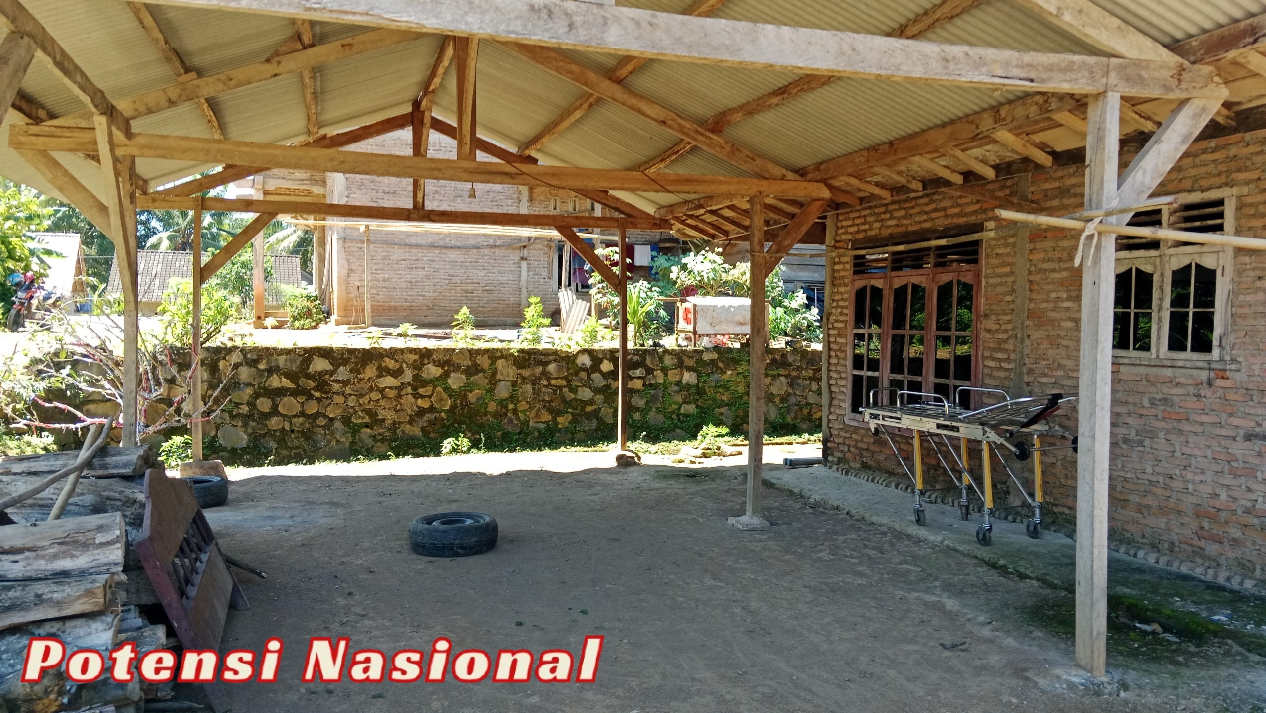 Garasi mobil ambulans Pekon Tanjung Sari